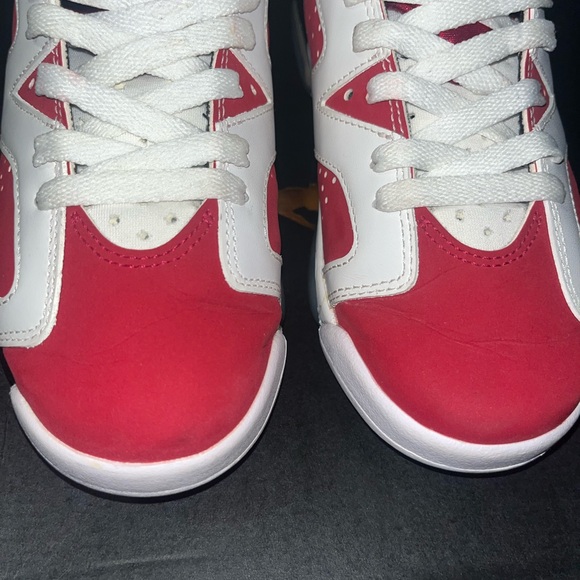 Air Jordan 6 Retro (GS) in a size 5y. - Picture 6 of 8